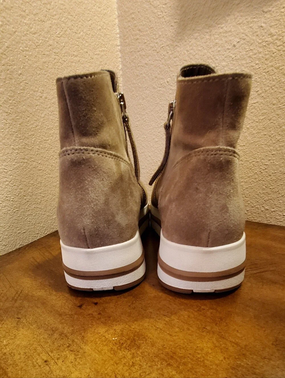 Steve Madden Women Taupe Suede Wedge Zip Ankle Platform Sneaker/Booties Size 6.5